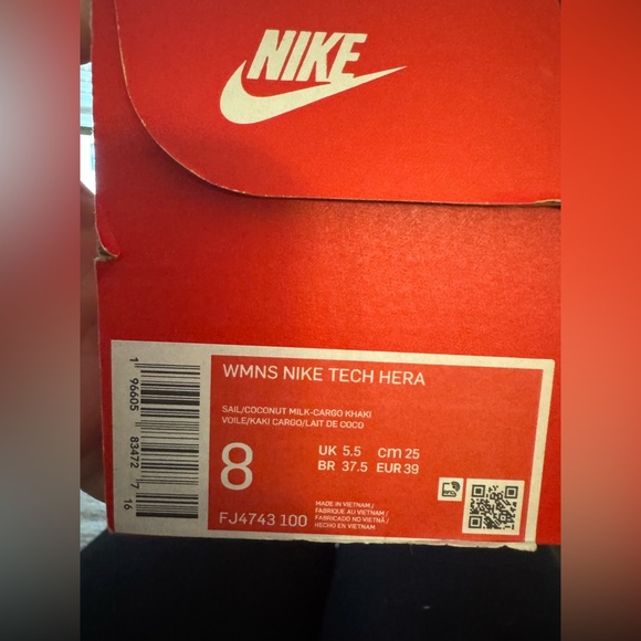 Women’s Nike Tech Hera size 8 - Picture 4 of 7